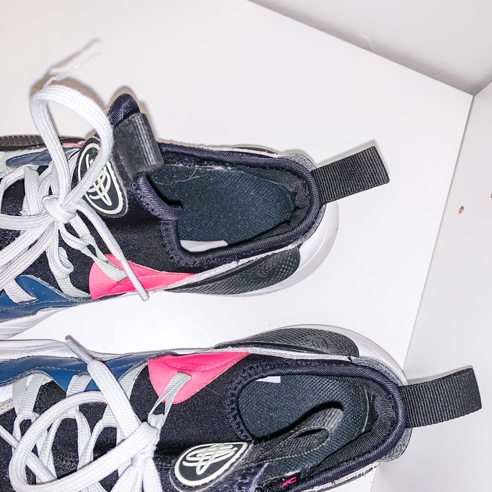 Shoes - Picture 2 of 3